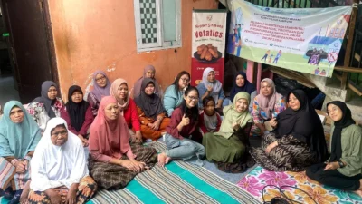 Dospulkam IPB: Edukasi Keuangan untuk Ibu-Ibu Desa Babakan Agar Terhindar dari Ancaman Pinjaman Ilegal