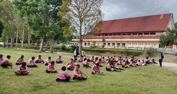 SMP Swasta HKBP Sipoholon.