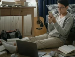 Dampak Kecanduan Gadget terhadap Perkembangan Belajar Mahasiswa