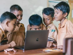 Saat Mesin Membantu Berpikir, Apa yang Tersisa untuk Membangun Karakter?