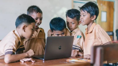 Saat Mesin Membantu Berpikir, Apa yang Tersisa untuk Membangun Karakter?
